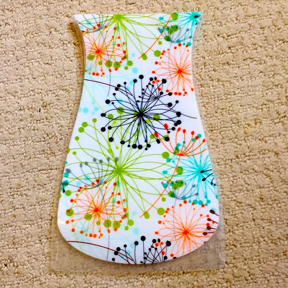 NWT: Collapsible Modern Plastic Vase - 10" Tall, Perfect for Flowers! - Picture 2 of 10